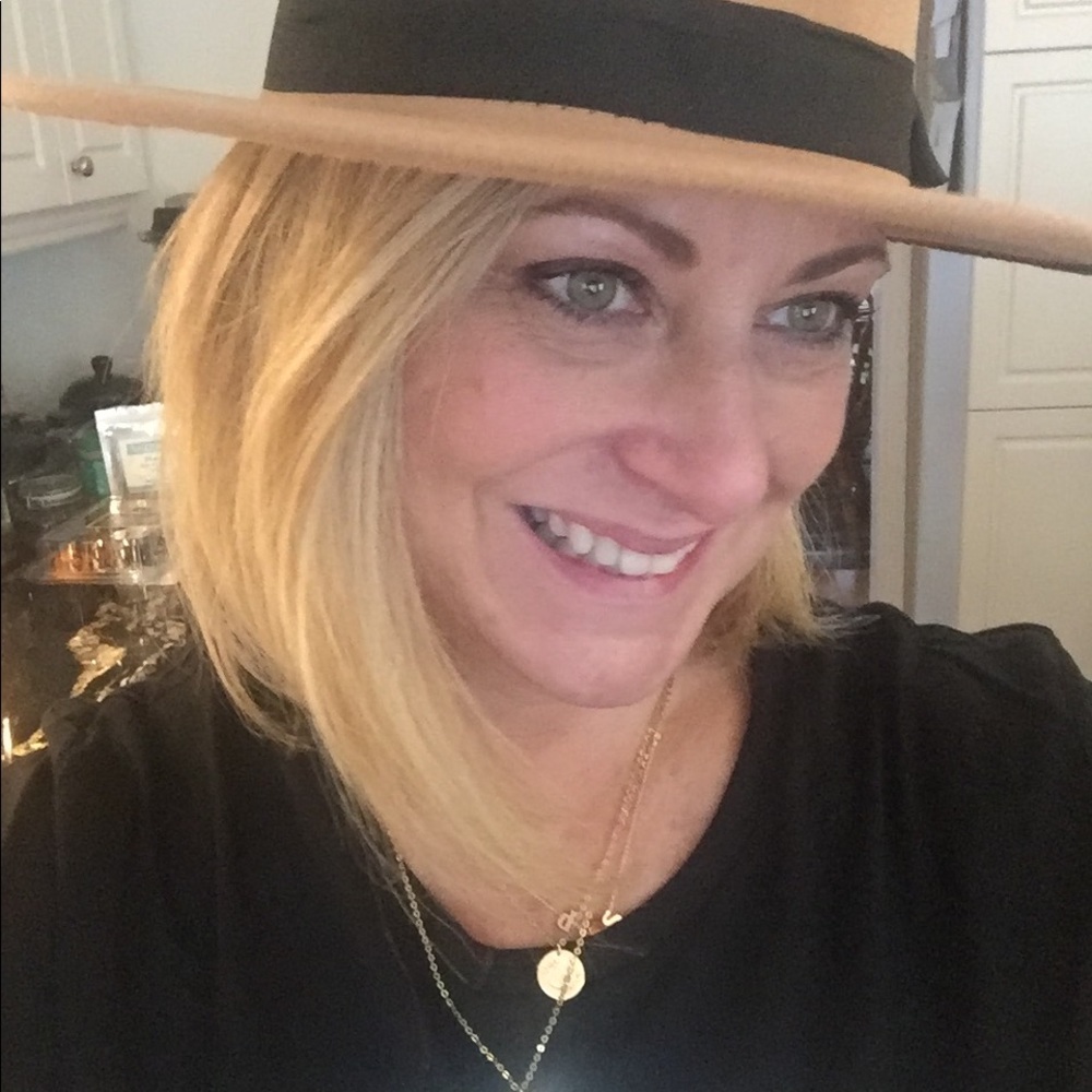 Meet your Posher, Deb